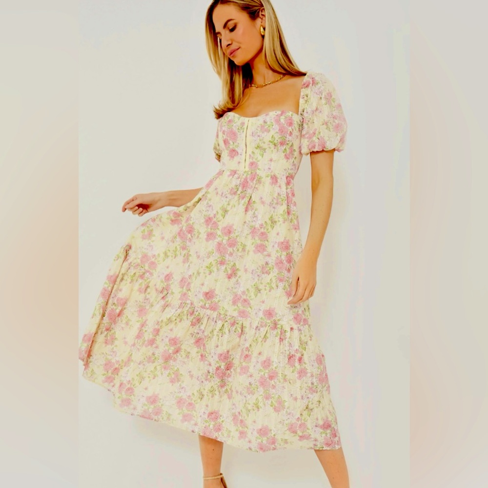 NWT Beautiful O.P.T. floral puffed sleeve dress Size M